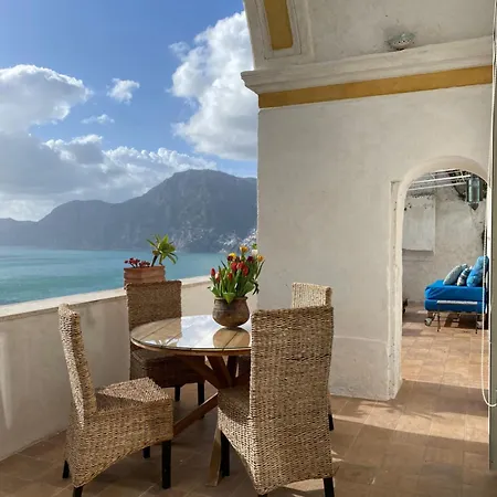Limoni Apartment